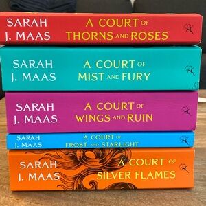 Sarah J. Maas A Court of Thorns and Roses Series